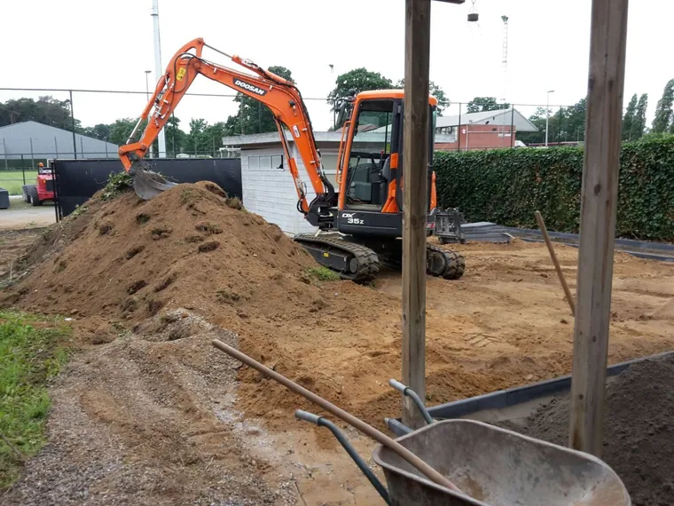 Uitgraven van funderingen door Lumen bv