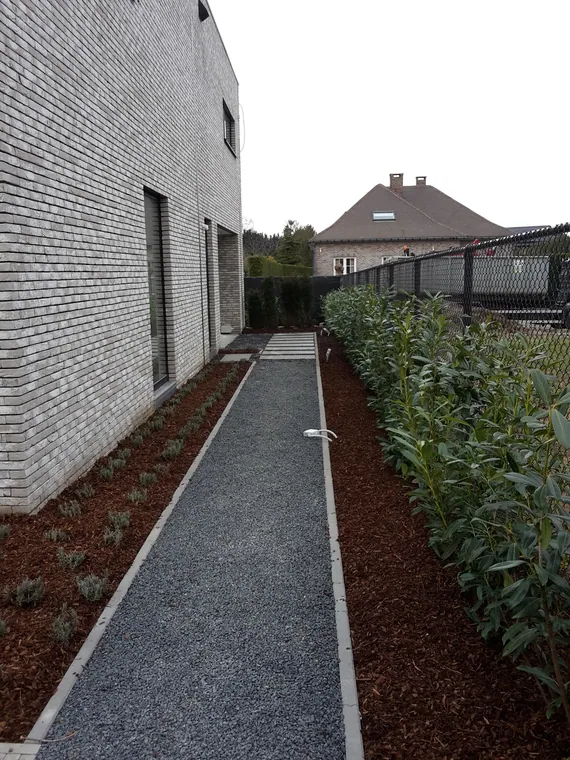 Tuinaanleg met beplanting door Lumen bv