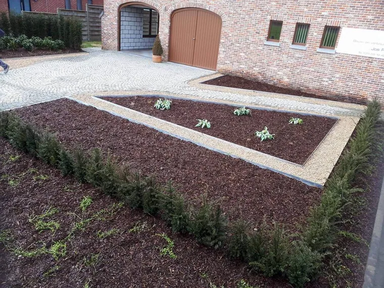 Tuinaanleg met beplanting door Lumen bv