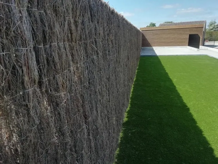 Steenkorven als tuinafscheiding door Lumen bv