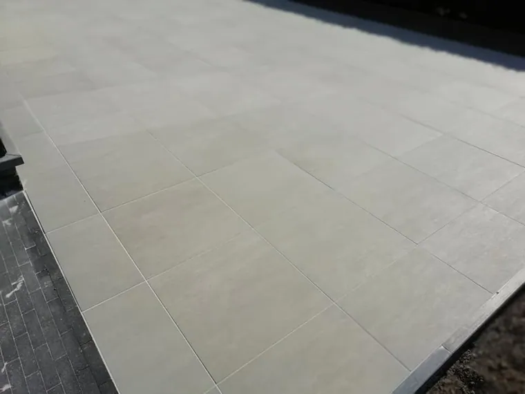 Oprit in bestrating door Lumen bv
