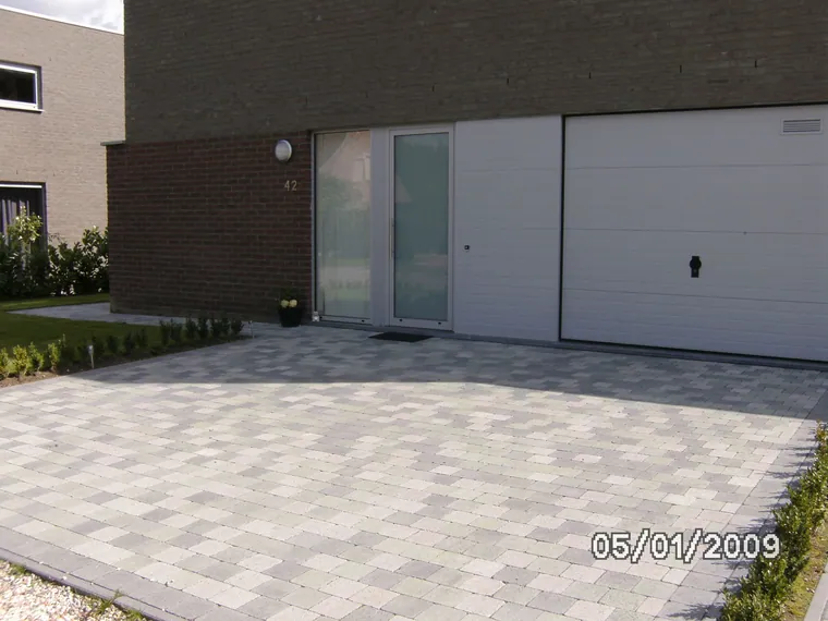 Oprit in bestrating door Lumen bv